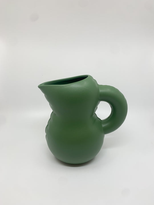 Carafe Emily en céramique couleur vert mat