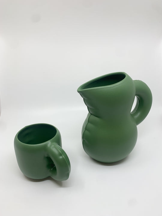 Carafe Emily en céramique couleur vert mat