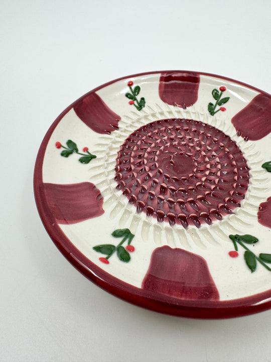 Assiette à râper taille S couleur rouge bordeaux motif fleur