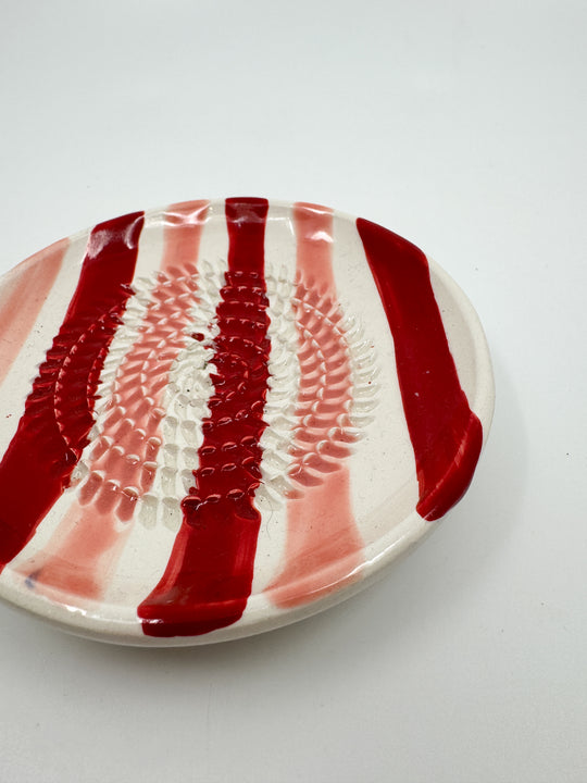Assiette à râper taille S couleur rouge et rose