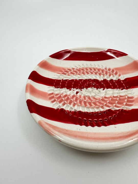 Assiette à râper taille S couleur rouge et rose