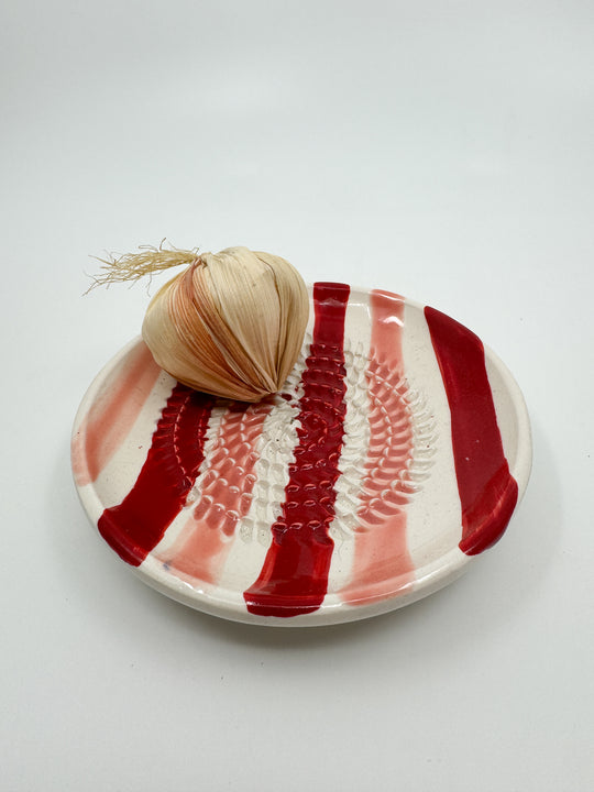 Assiette à râper taille S couleur rouge et rose