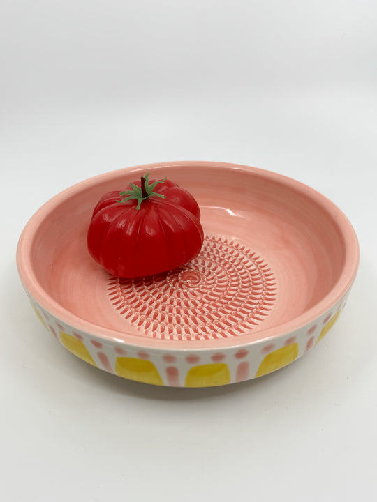 Assiette à râper en céramique taille L couleur JAUNE / ROSE