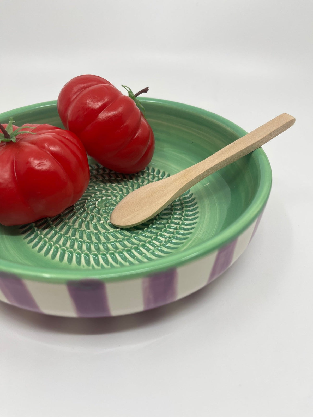 Assiette à râper en céramique taille L couleur VIOLETTE - Les Fleurs Sauvages - assiette à râper