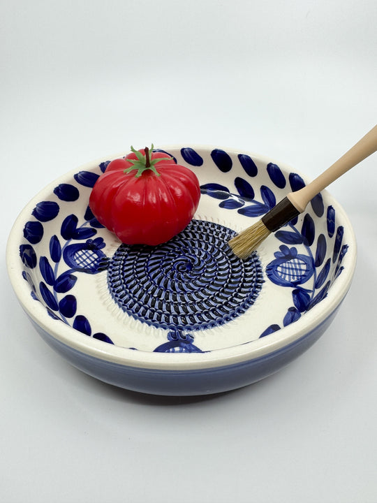 Assiette à râper en céramique taille L couleur bleu à motif