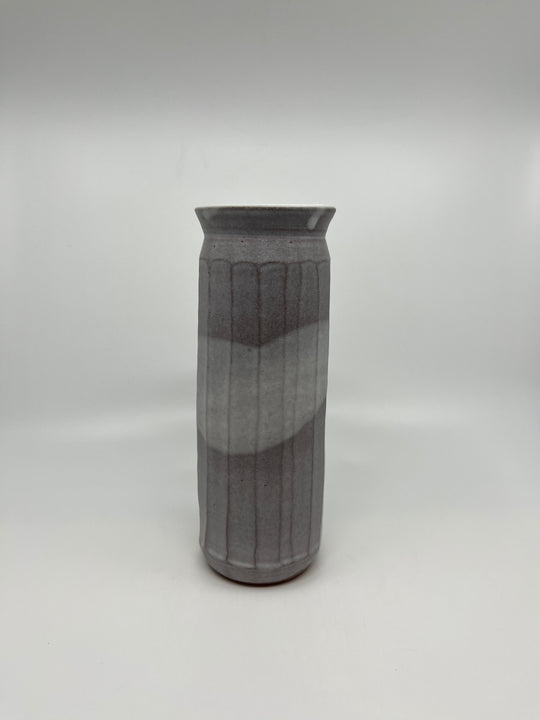 Vase facetté gris Susan Mackie